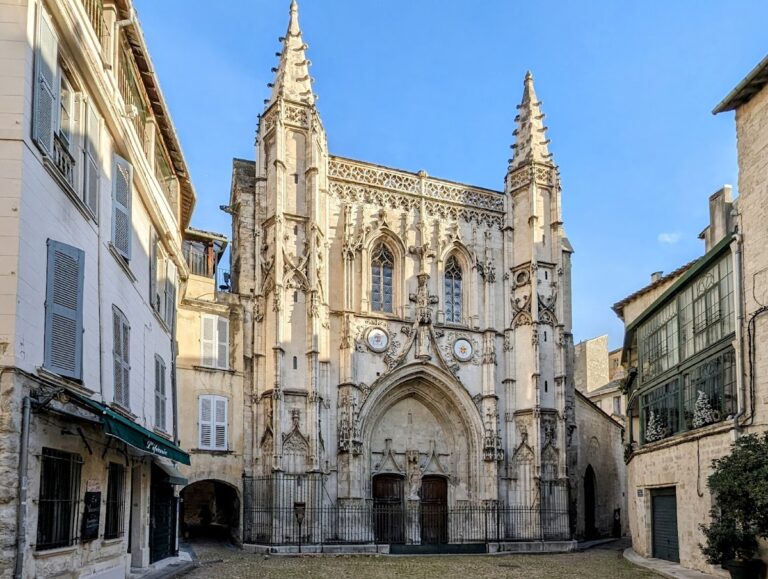 Église Saint Pierre (Avignon): A Gothic Collegiate Church in France