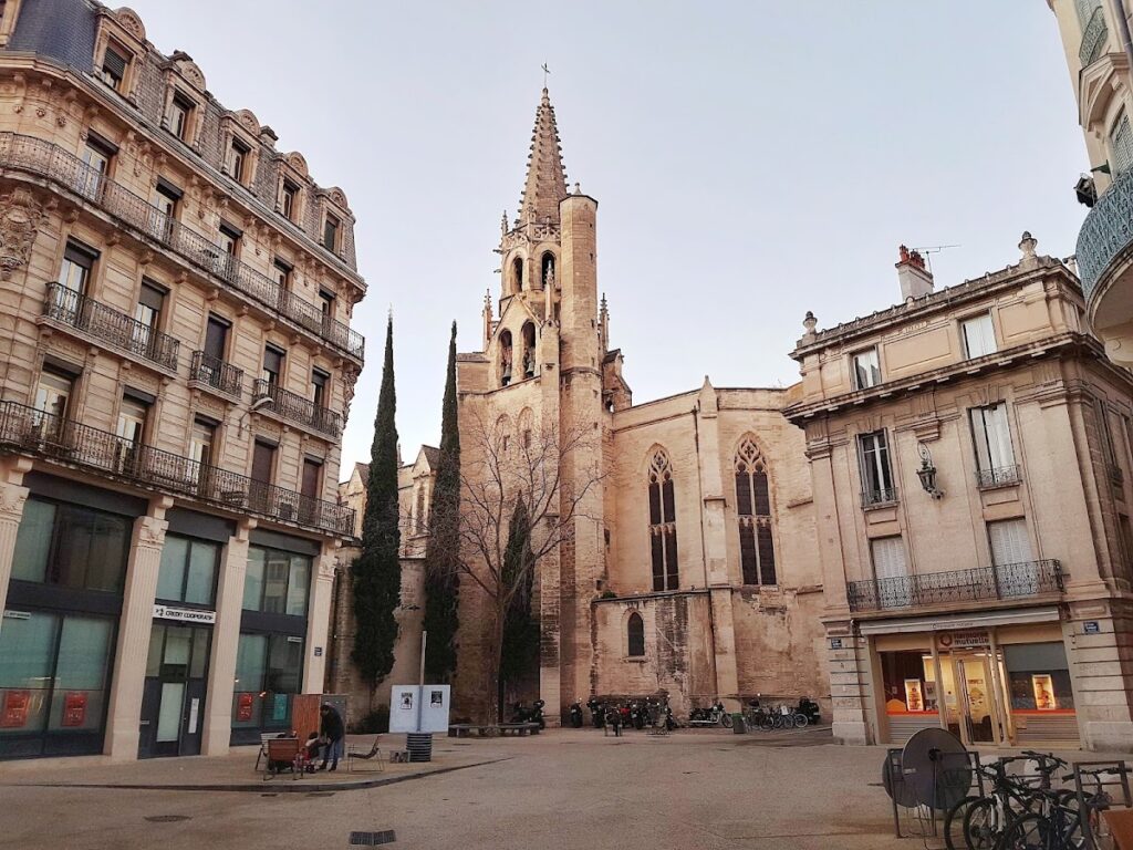 Église Saint Pierre (Avignon): A Gothic Collegiate Church in France 2 Église Saint Pierre (Avignon)