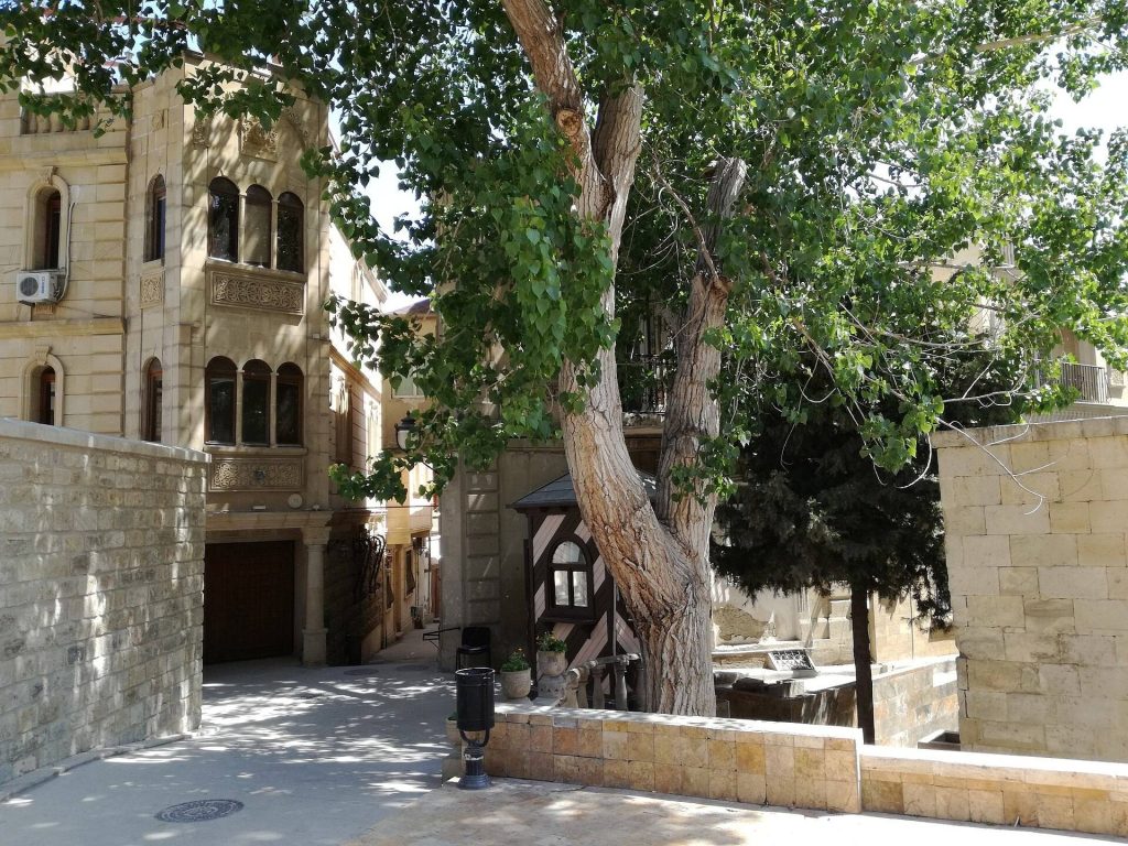 Chin Mosque: A Fourteenth-Century Mosque and Numismatic Museum in Baku 3 Chin Mosque