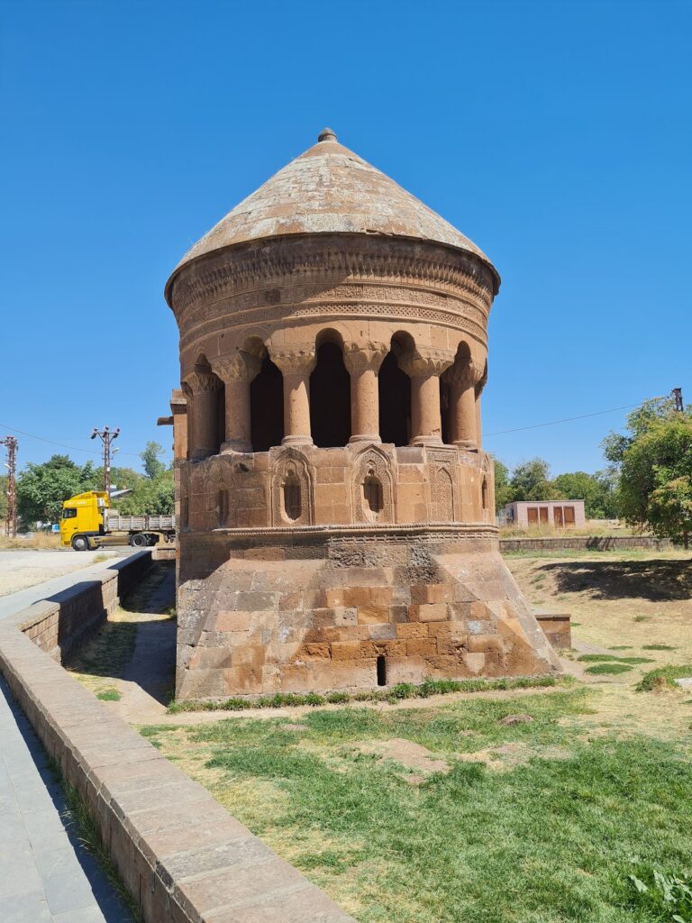 Emir Bayandur Mosque: An Aq Qoyunlu Mosque in Ahlat, Türkiye