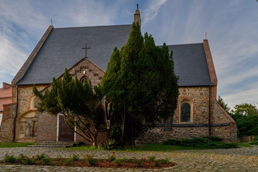Saint James Church in Jakubów: A Gothic Church and Diocesan Sanctuary in Poland 2 Saint James church in Jakubów