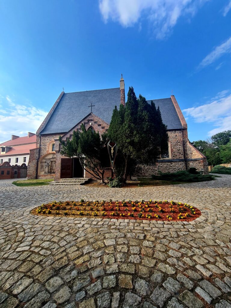 Saint James Church in Jakubów: A Gothic Church and Diocesan Sanctuary in Poland 3 Saint James church in Jakubów