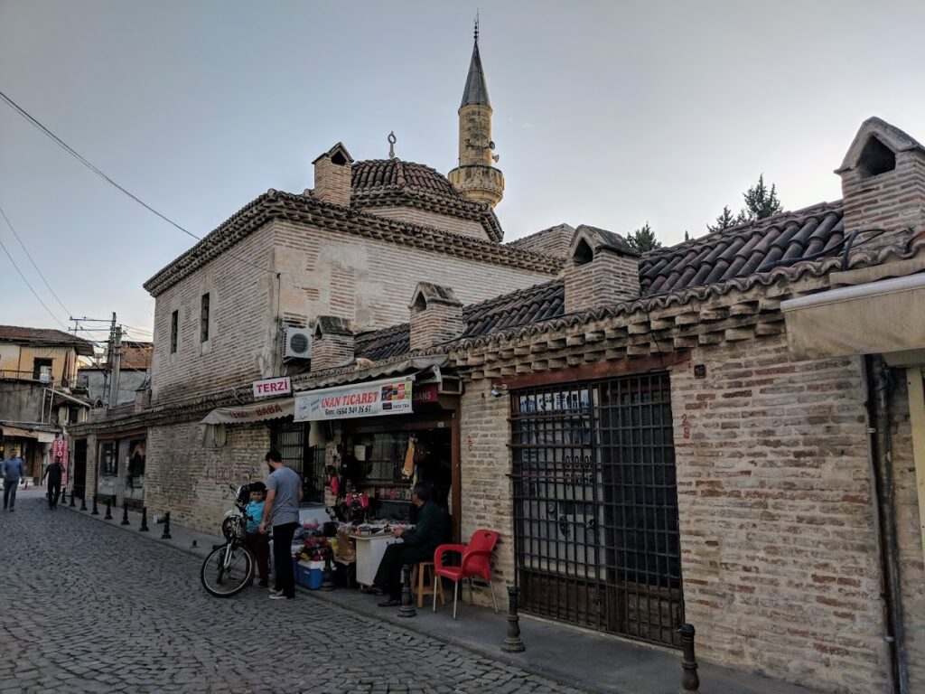 Yağ Camii: A Historic Mosque and Religious Complex in Adana 4 Yağ Camii