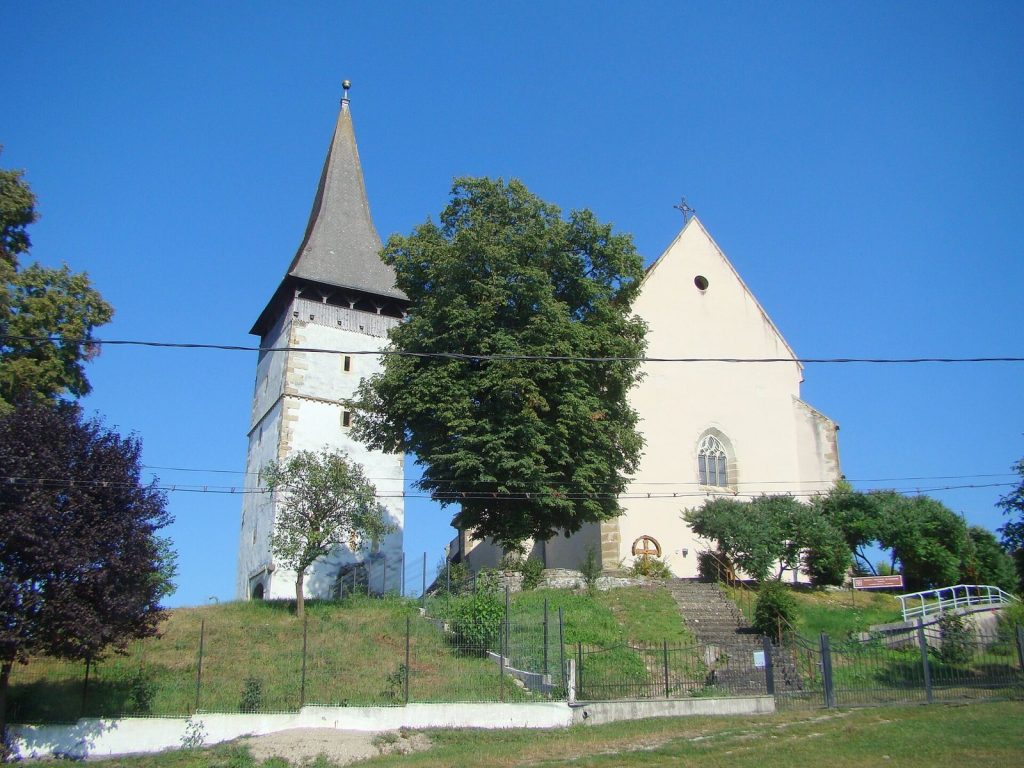 Lutheran Church in Tărpiu, Bistrița-Năsăud: A Medieval Fortified Church 1 Lutheran church in Tărpiu, Bistrița-Năsăud