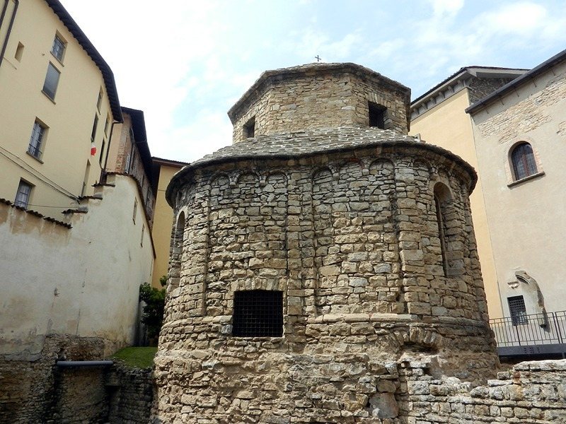 Tempietto di Santa Croce: A Romanesque Bishop’s Chapel in Bergamo 1 Tempietto di Santa Croce