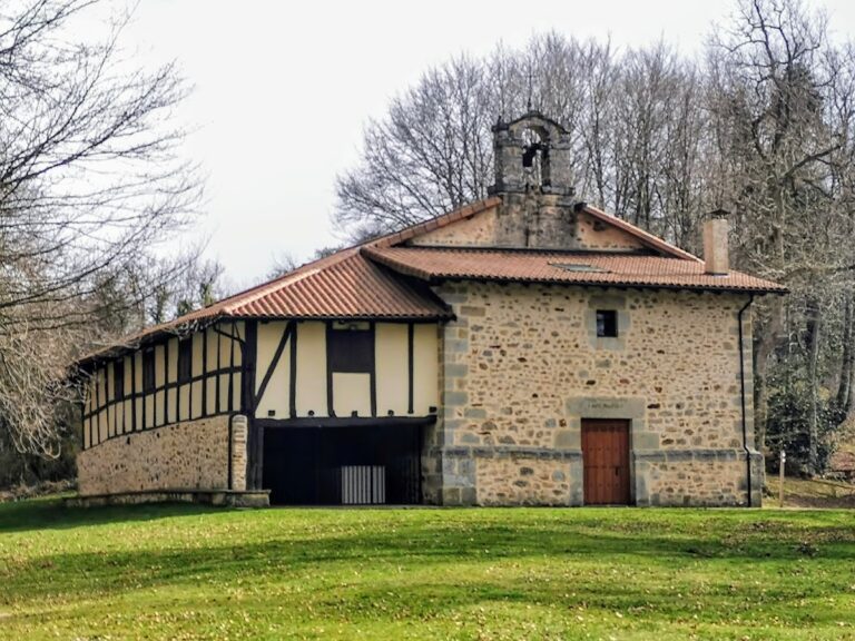 Ermita de Nuestra Señora de Jugachi: A Historic Chapel in Jugo, Spain