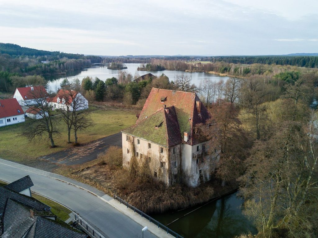 Schloss Steinfels: A Historic Castle Estate in Germany 1 Schloss Steinfels