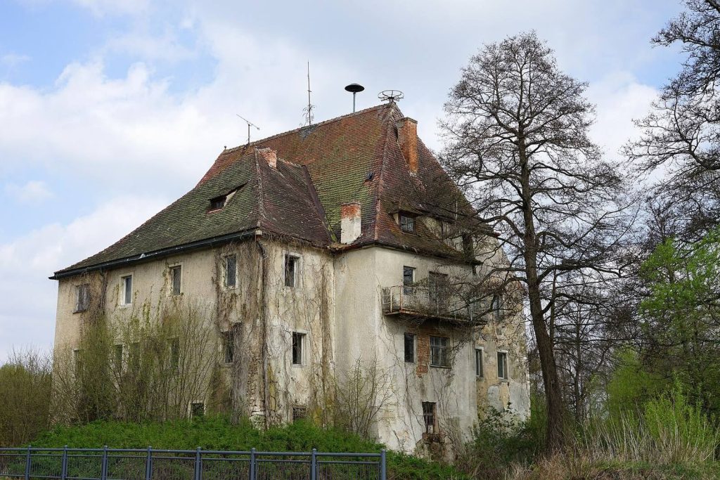 Schloss Steinfels: A Historic Castle Estate in Germany 2 Schloss Steinfels
