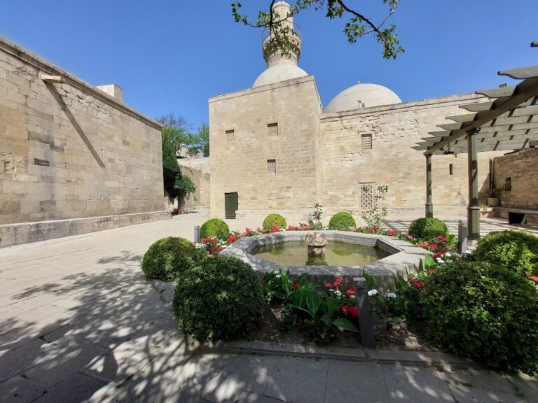 Palatial mosque in Baku, Azerbaijan: Mid-15th-century palace mosque