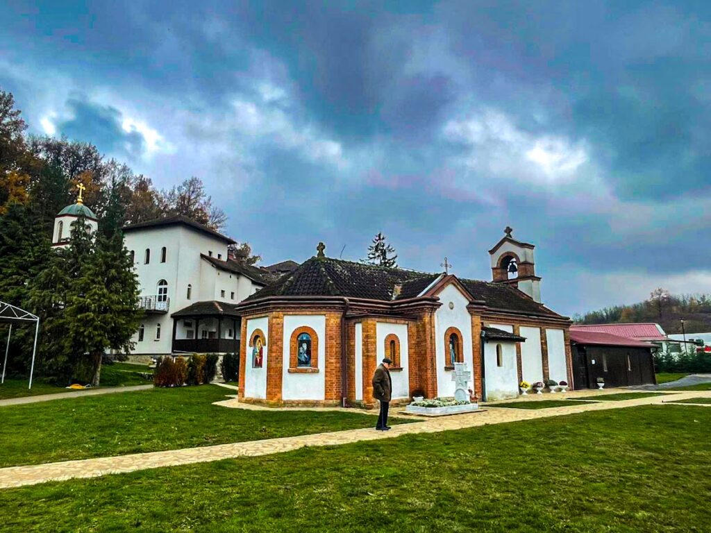 Slanci Monastery: A Serbian Orthodox Monastery near Belgrade 2 monastère de Slanci