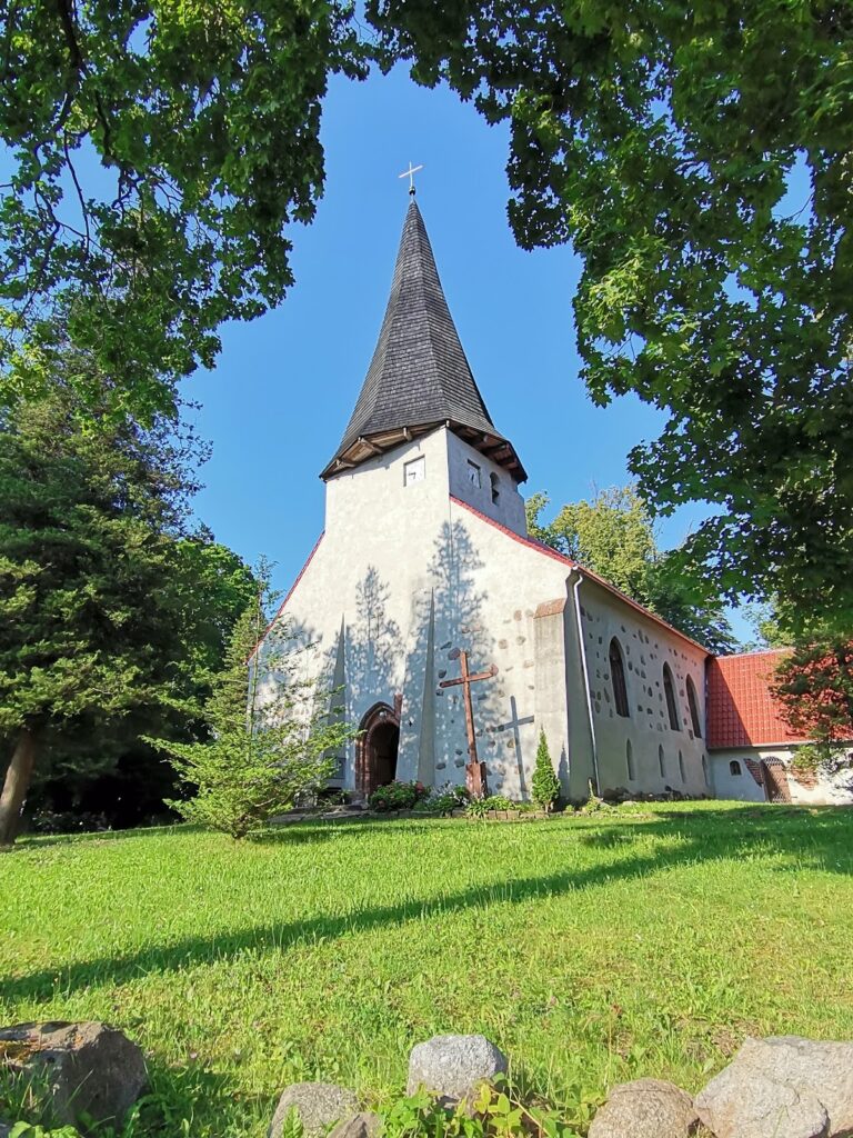 Church of the Annunciation in Łącko: A Historic Parish Church in Poland