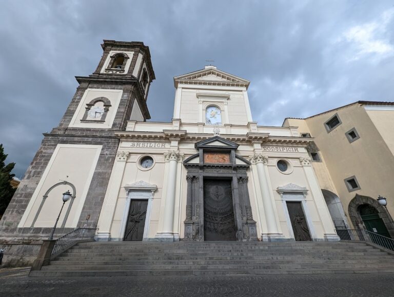 Basilica di San Michele Arcangelo: Parish Church and Minor Basilica in Piano di Sorrento