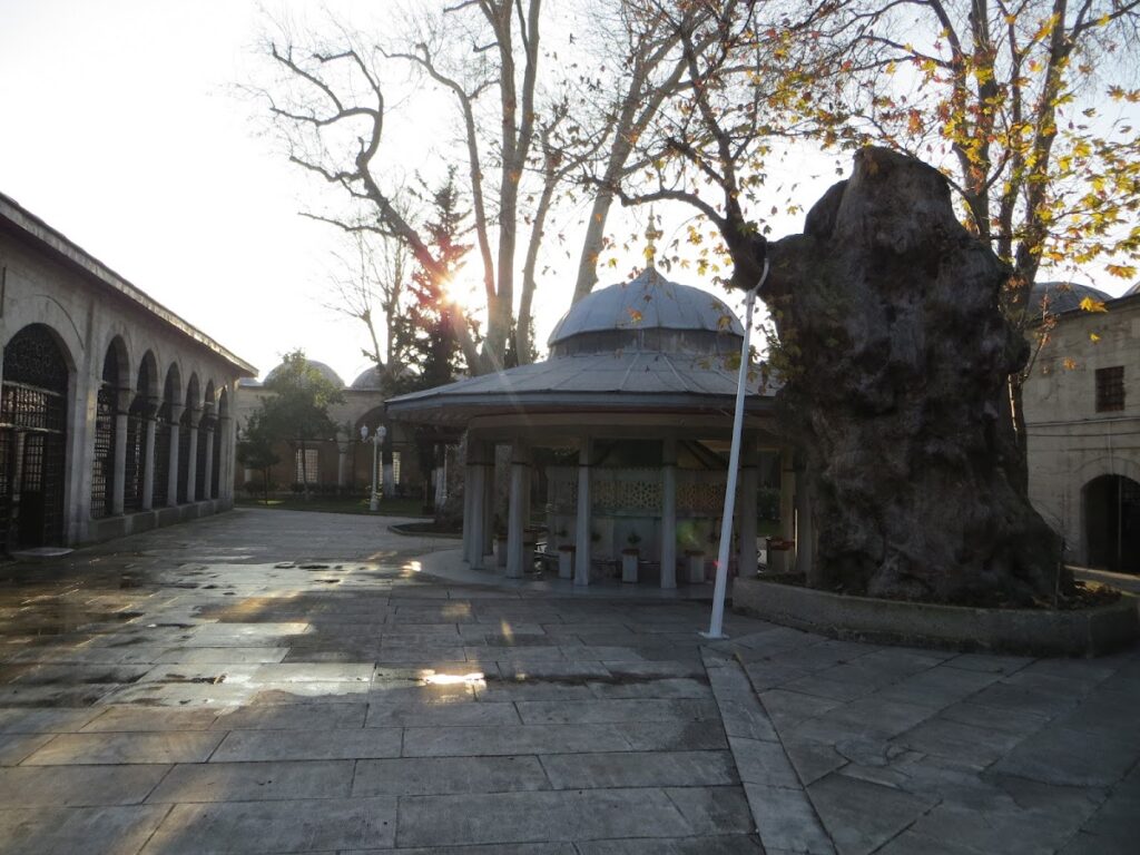 Atik Valide Mosque: An Ottoman Imperial Mosque in Üsküdar 4 Atik Valide Mosque