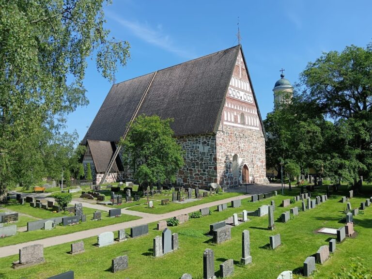 Hollola Church: A Medieval Parish Church in Finland