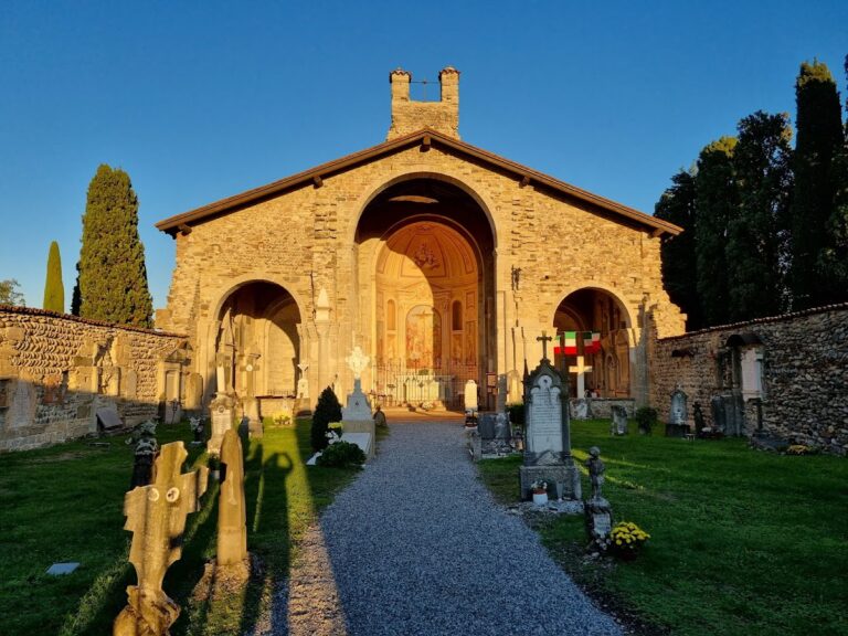 Basilica di Santa Giulia: A Romanesque Church in Bonate Sotto