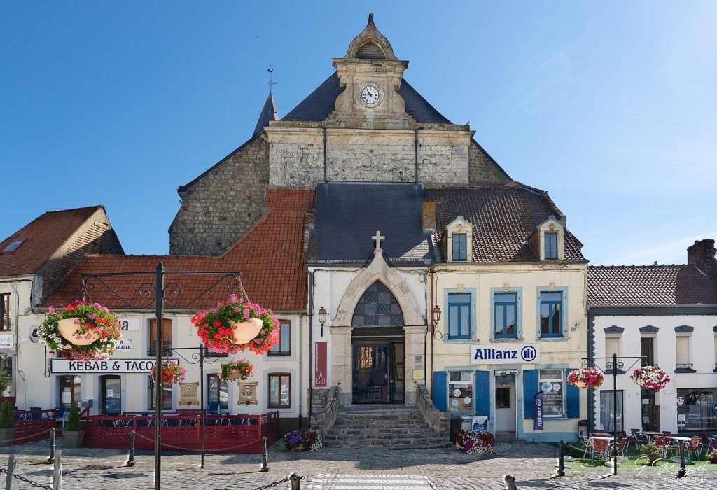 Église Saint-Martin de Samer: A Medieval Parish Church in France 1 Église Saint-Martin de Samer