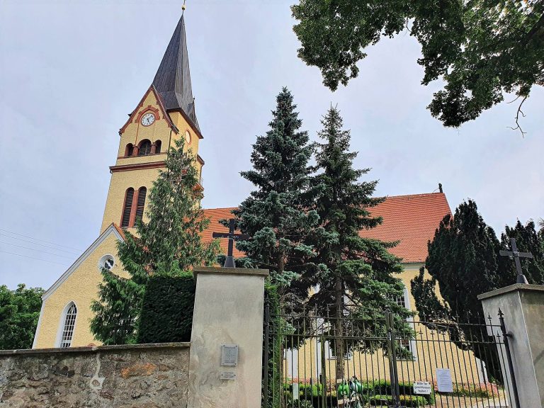 Kirche Hohnstädt: A Romanesque Choir-Tower Church in Germany