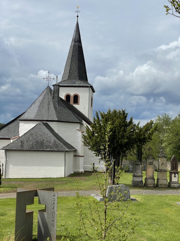 St. Cyriacus (Weyer): A Medieval Parish Church in Germany