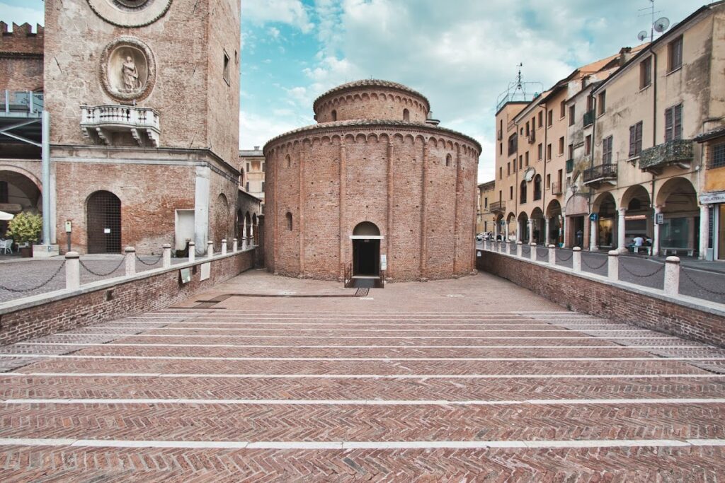 Rotonda di San Lorenzo: Mantua’s Medieval Circular Church 3 Rotonda di San Lorenzo
