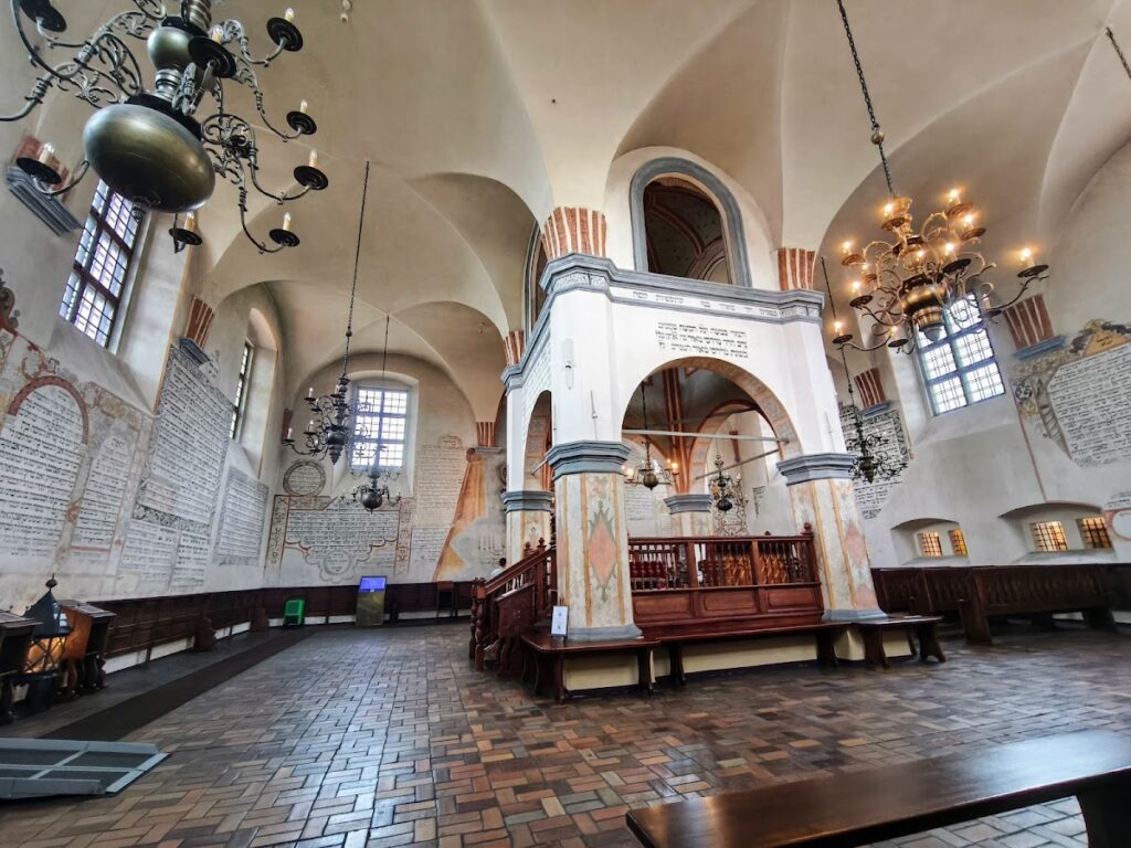 Tykocin Synagogue: A Seventeenth-Century Jewish House of Worship in Poland 1 Tykocin Synagogue