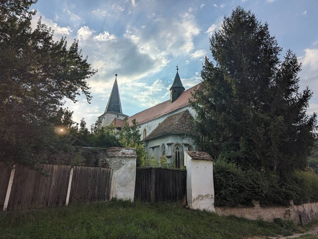 Lutheran Church in Richiș, Sibiu: A Fortified Gothic Church in Romania 1 Lutheran church in Richiș, Sibiu