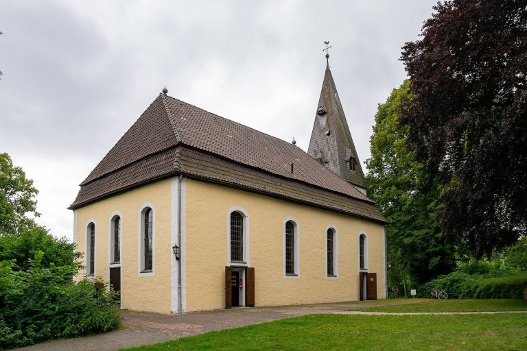 Kirche Stapelage: A Reformed Parish Church in Germany