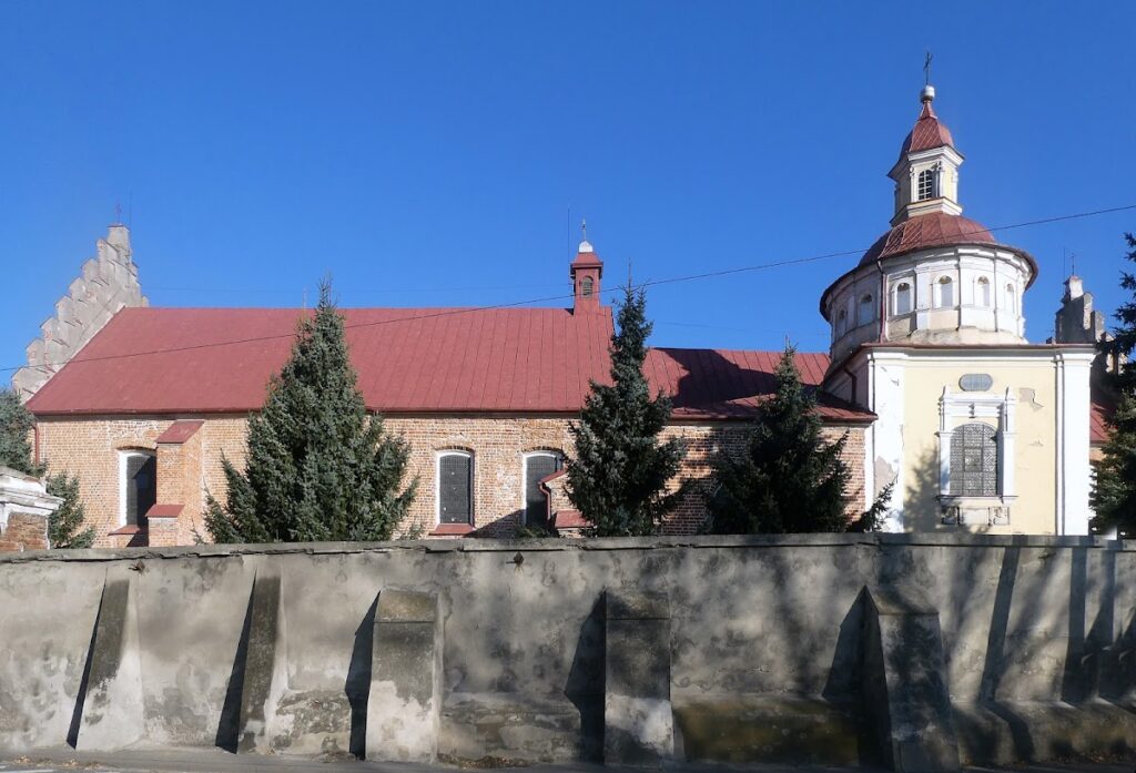 Exaltation of the Holy Cross Church in Brzeziny: A Historic Roman Catholic Church 2 Exaltation of the Holy Cross church in Brzeziny