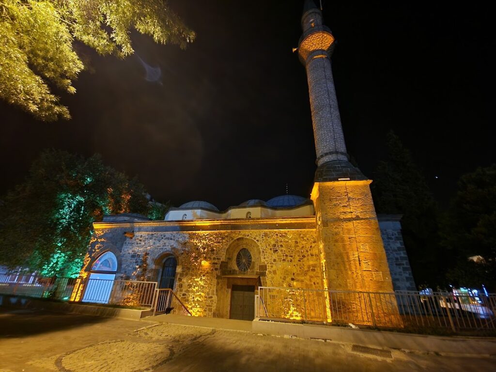 Uşak Grand Mosque: A Germiyanid and Ottoman-Era Mosque in Türkiye 2 Uşak Grand Mosque