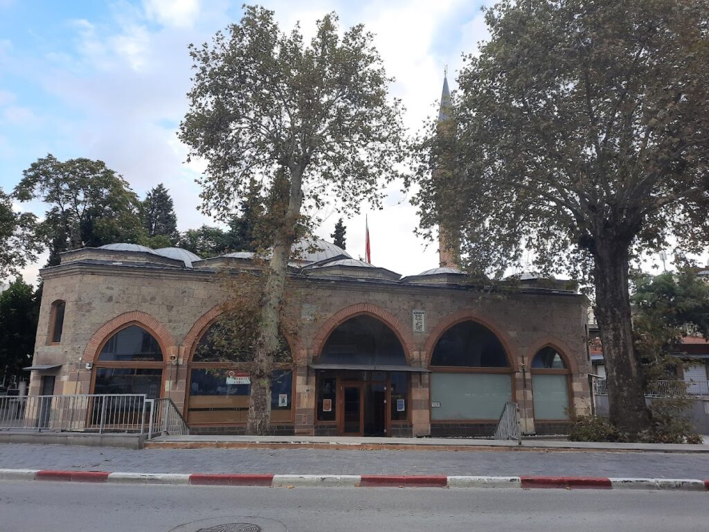 Uşak Grand Mosque: A Germiyanid and Ottoman-Era Mosque in Türkiye 3 Uşak Grand Mosque