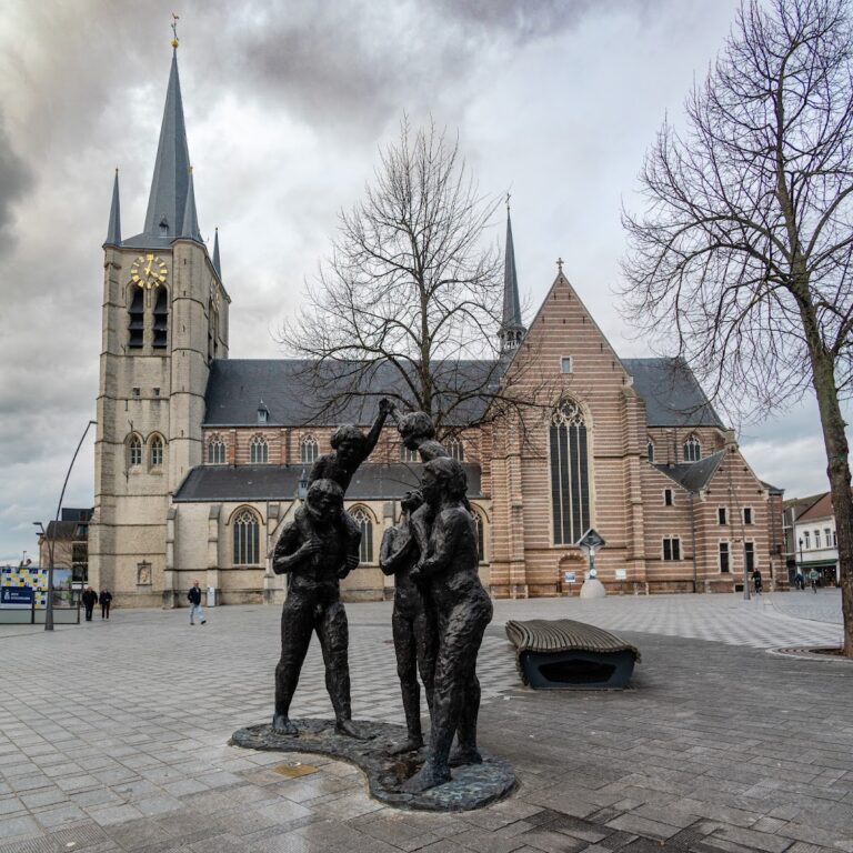 Sint-Amandskerk: Geel’s Historic Parish Church in Belgium