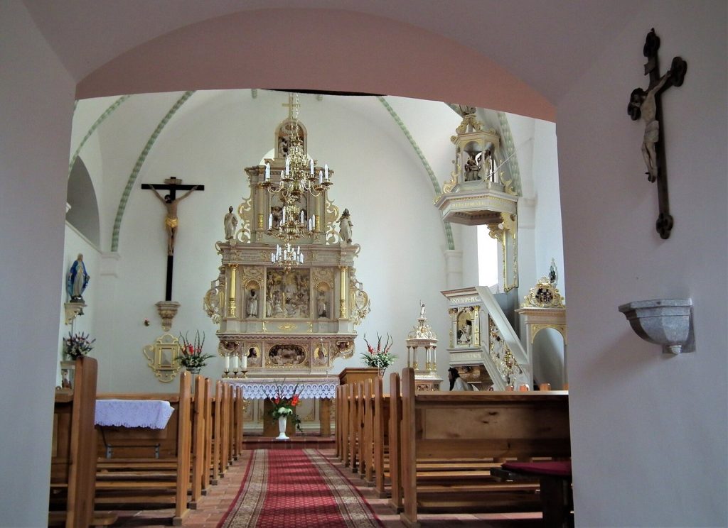 Holy Name of Mary Church in Szydłowiec Śląski: A Historic Filial Church 1 Holy Name of Mary church in Szydłowiec Śląski