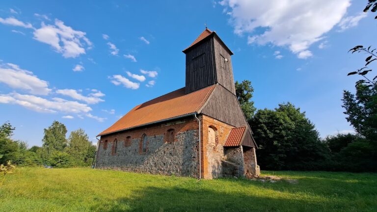 The Holy Trinity church in Leszcz, Poland: A Brick Gothic parish church
