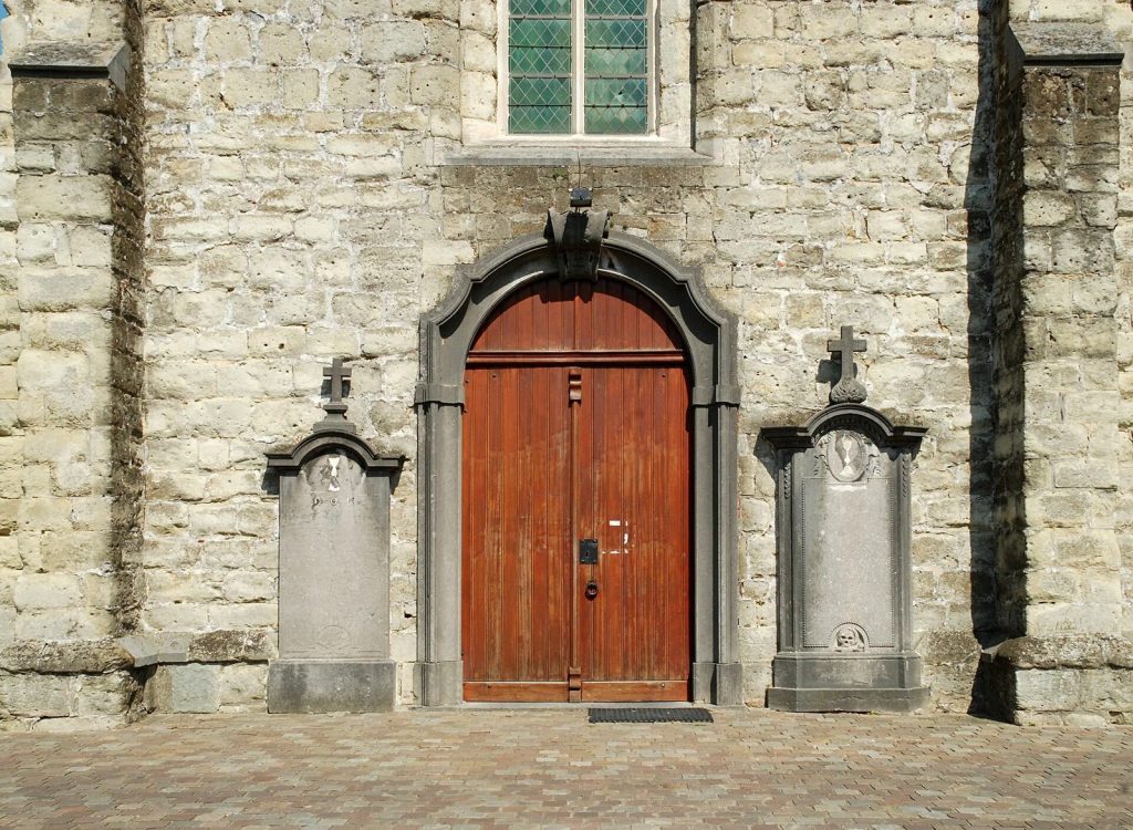 Saint Martin's Church: A Medieval Roman Catholic Church in Aalst, Belgium 2 Saint Martin's church