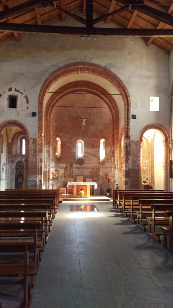 Santa Maria la Rossa Church: A Romanesque Church in Milan 1 Santa Maria la Rossa Church