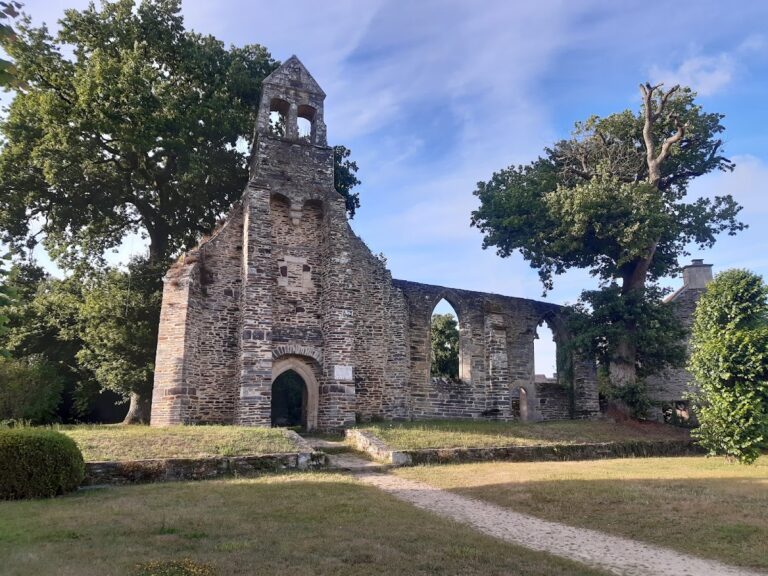 Chapel of the Madeleine of Malestroit: A Ruined Medieval Chapel in France