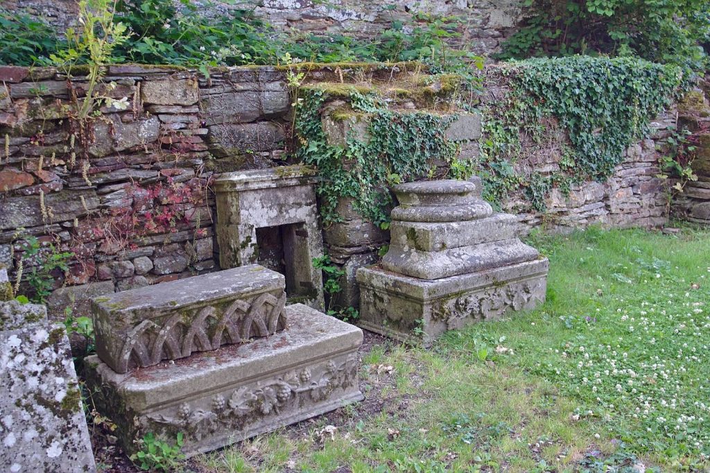 Chapel of the Madeleine of Malestroit: A Ruined Medieval Chapel in France 3 Chapel of the Madeleine of Malestroit