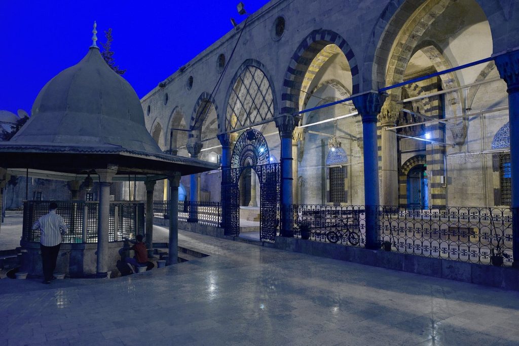 Al-Adiliyah Mosque: An Ottoman Külliye in Aleppo 1 Al-Adiliyah Mosque