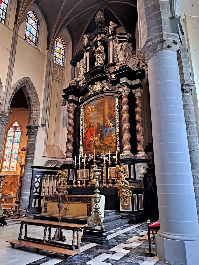 St. James Church: A Gothic Parish Church in Bruges 3 St. James Church