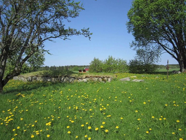 Eidsberg Church: A Medieval Protestant Parish Church in Norway