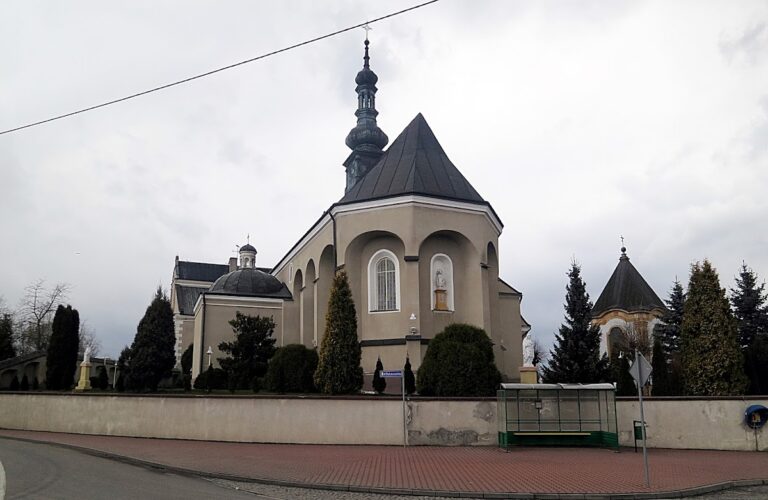 Saint Stanislaus Church in Wielgomłyny: A Gothic Parish and Marian Sanctuary