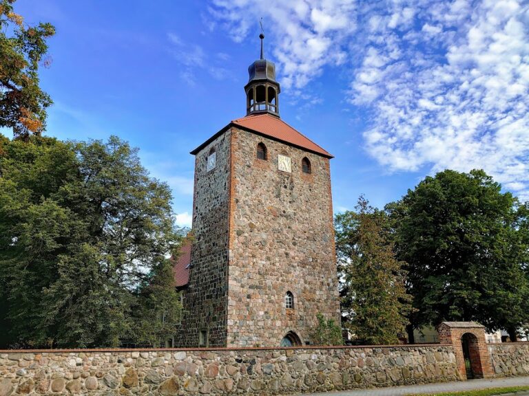 Village church Groß Machnow: A Thirteenth-Century Evangelical Church in Germany