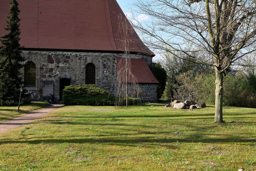 Village church Bötzow: An Evangelical St. Nicholas Church in Germany 2 Village church Bötzow