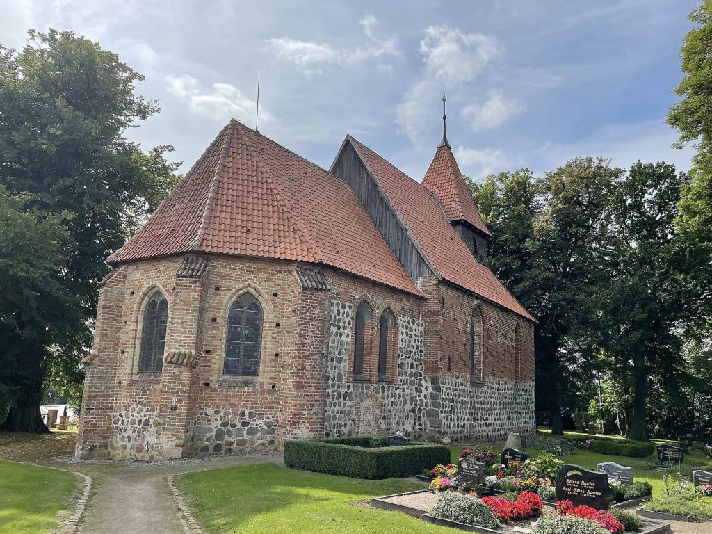 Dorfkirche Hanstorf: A Medieval Gothic Church in Germany 1 Dorfkirche Hanstorf