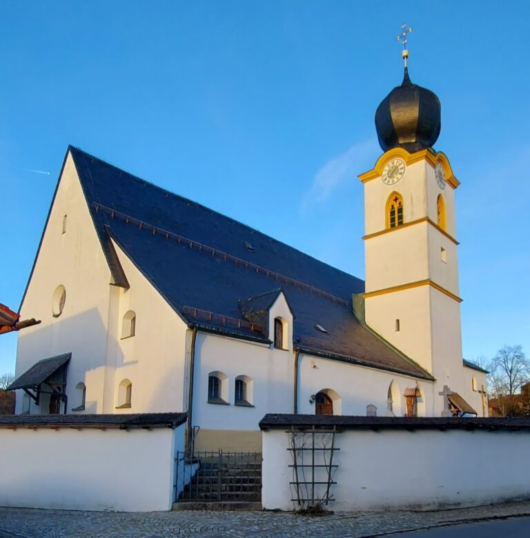 St. Johann Baptist: Roman Catholic parish church in Truchtlaching, Germany