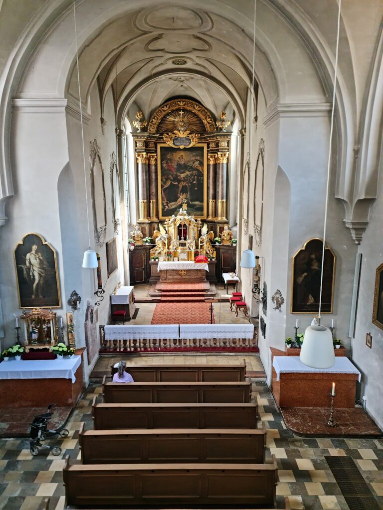 Kreuzkirche: A Late Gothic Cemetery Church in Munich