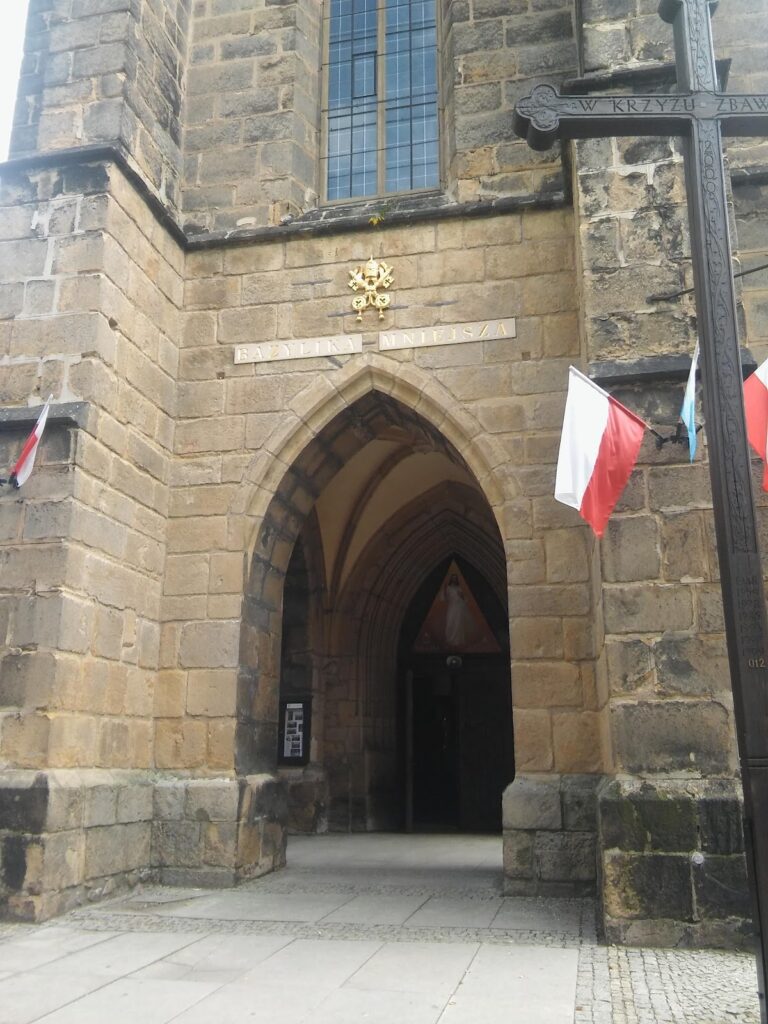 Church of Saints Erasmus and Pancratius in Jelenia Góra: A Gothic Parish Church and Minor Basilica 2 Church of Saints Erasmus and Pancratius in Jelenia Góra