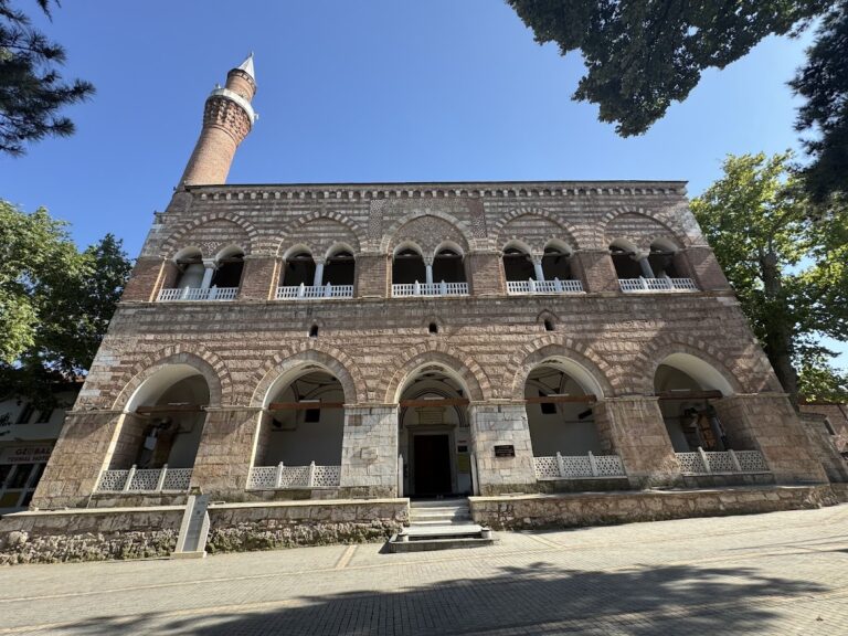 Hüdavendigar Mosque: An Ottoman Mosque and Medrese in Bursa