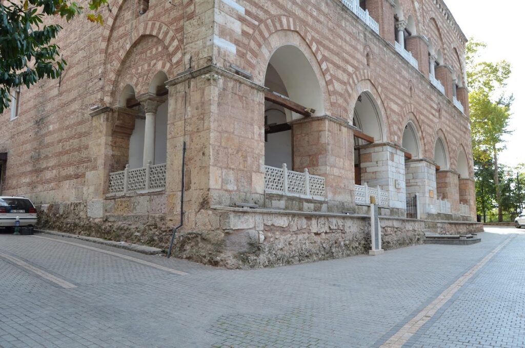 Hüdavendigar Mosque: An Ottoman Mosque and Medrese in Bursa 2 Hüdavendigar Mosque