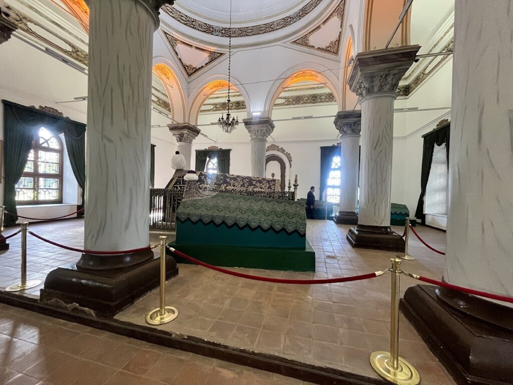 Hüdavendigar Mosque: An Ottoman Mosque and Medrese in Bursa 4 Hüdavendigar Mosque