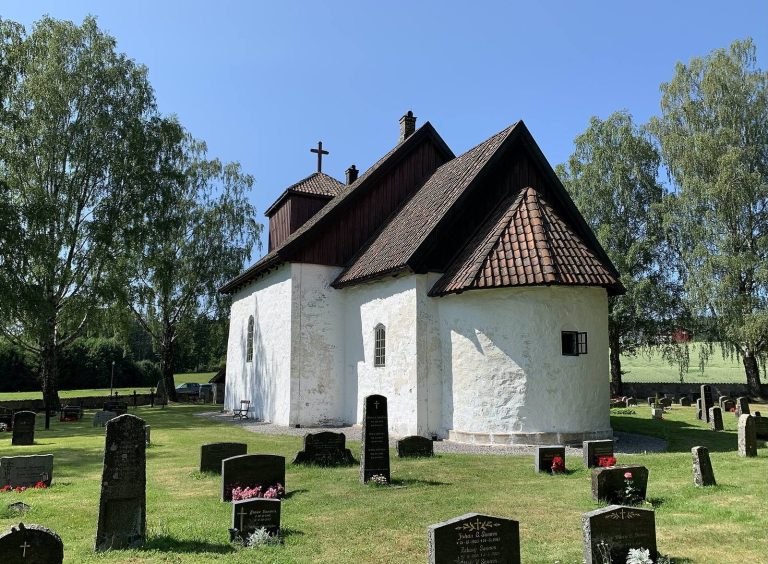 Romnes Church: A Romanesque Parish Church in Norway